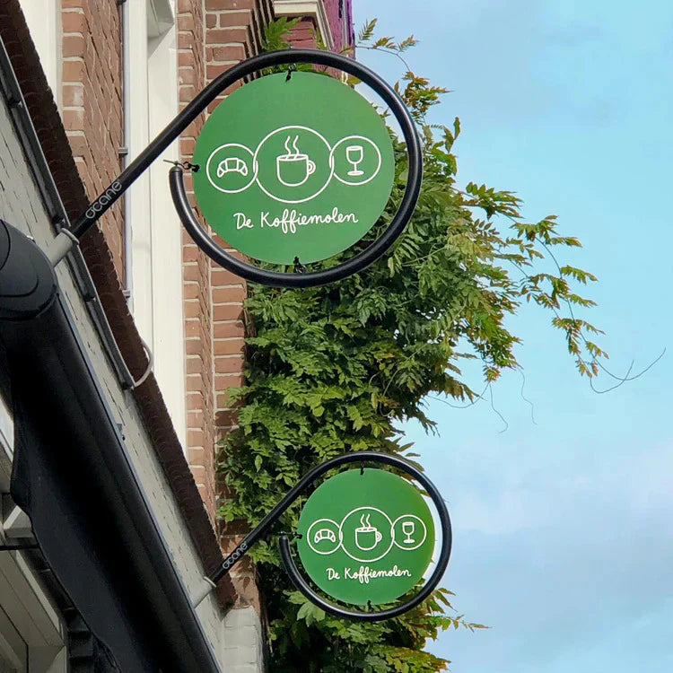Verschil tussen een uithangbord, gevelbord en naambord